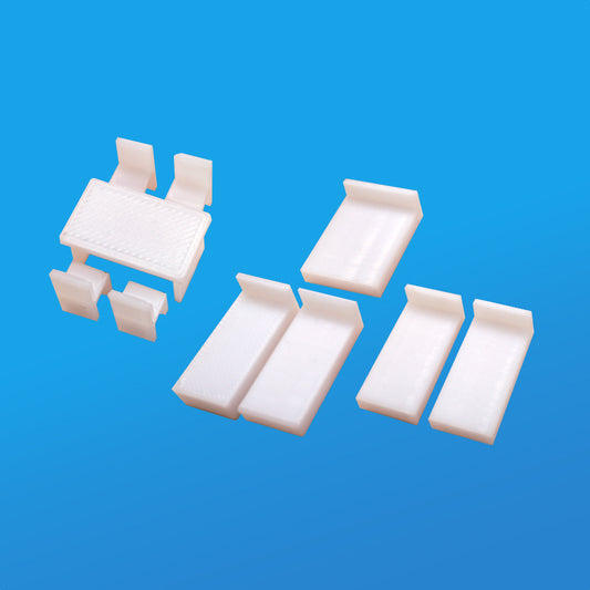 家具　白模型（テーブル1個＋椅子4脚＋ベッド5個［シングル：4個、ダブル：1個］）
